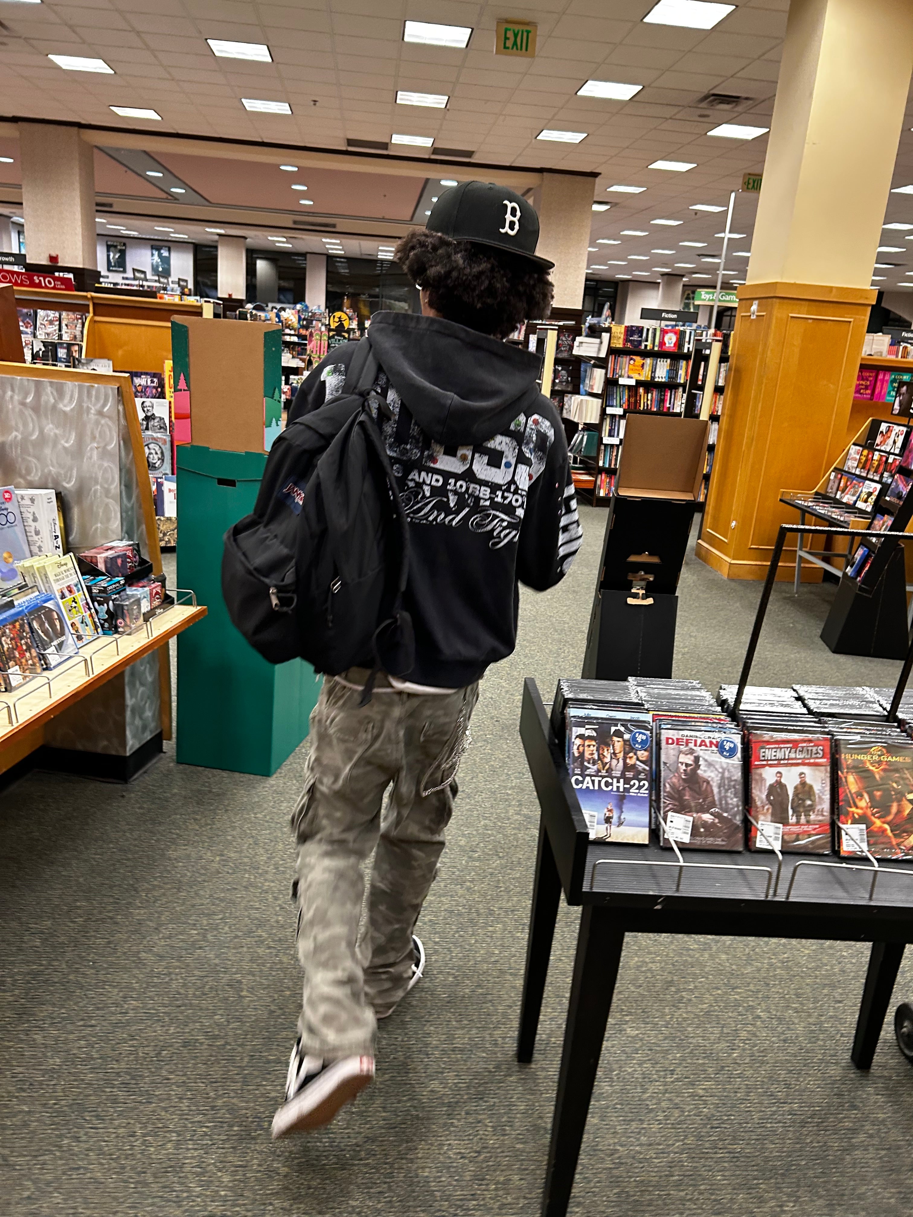 ' 2083 ' P30JECT ZIPUP HOODIE